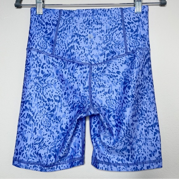 Athleta Elation Printed 7” Short in Liquid Petals
Victorian Periwinkle - Picture 7 of 12